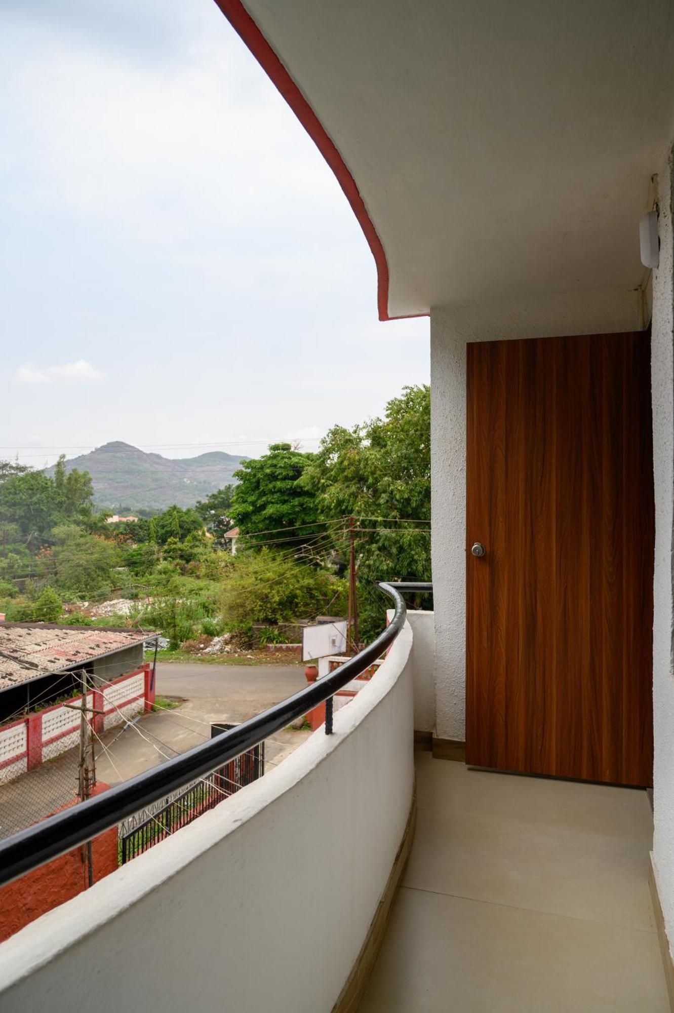 Girivihar Holiday Club - Pure Veg 罗纳瓦拉 外观 照片